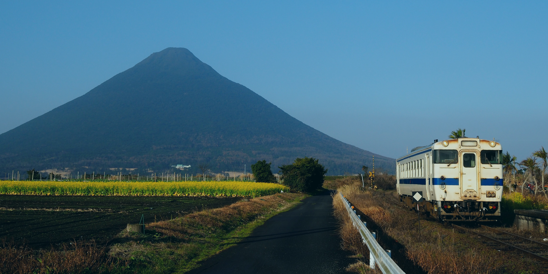 JR九州 指宿枕崎線と開聞岳